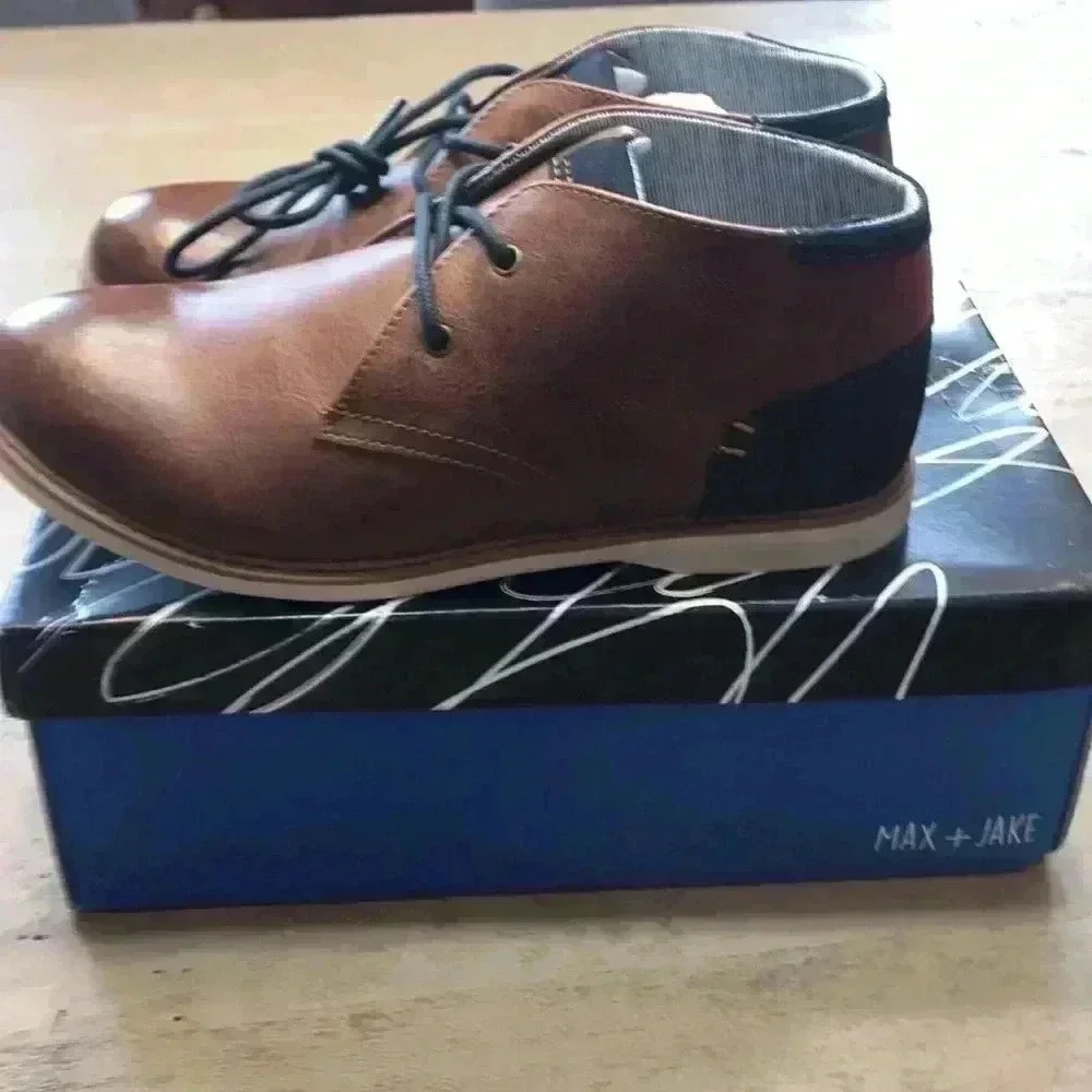 NWT max& jake chukka boots size 6